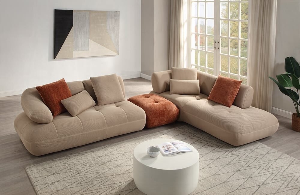 Carrick Sectional Sofa w/6 Pillows